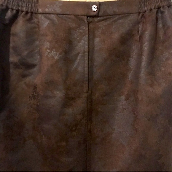 Suede Cloth Skirt with Embossed Pattern - Picture 4 of 5